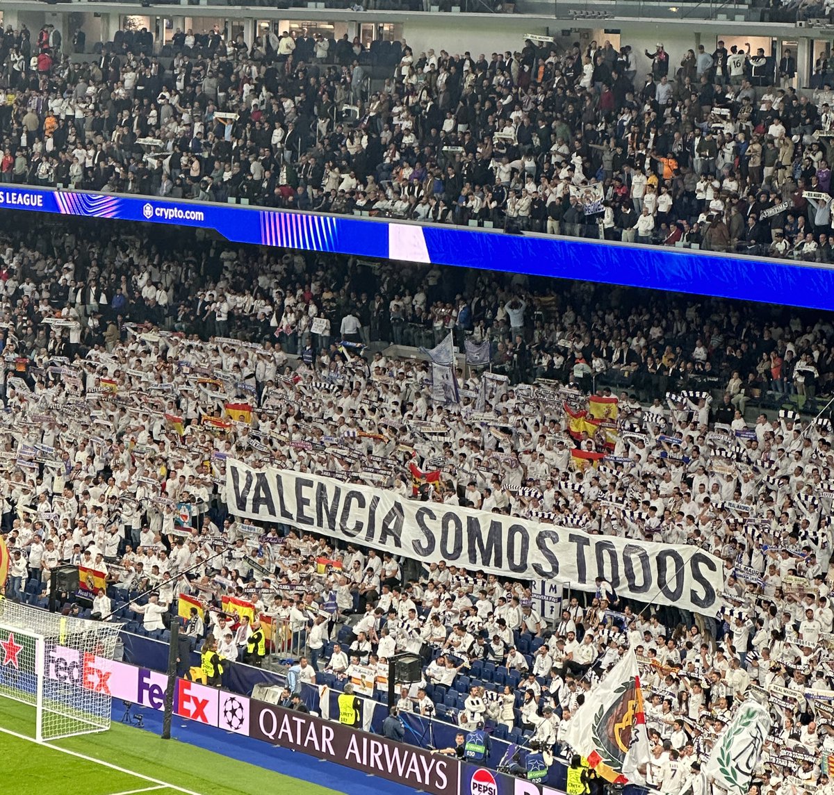 "WE ARE ALL VALENCIA"

The Bernabeu pay tribute to the victims of the flooding in Valencia.. 🙏
