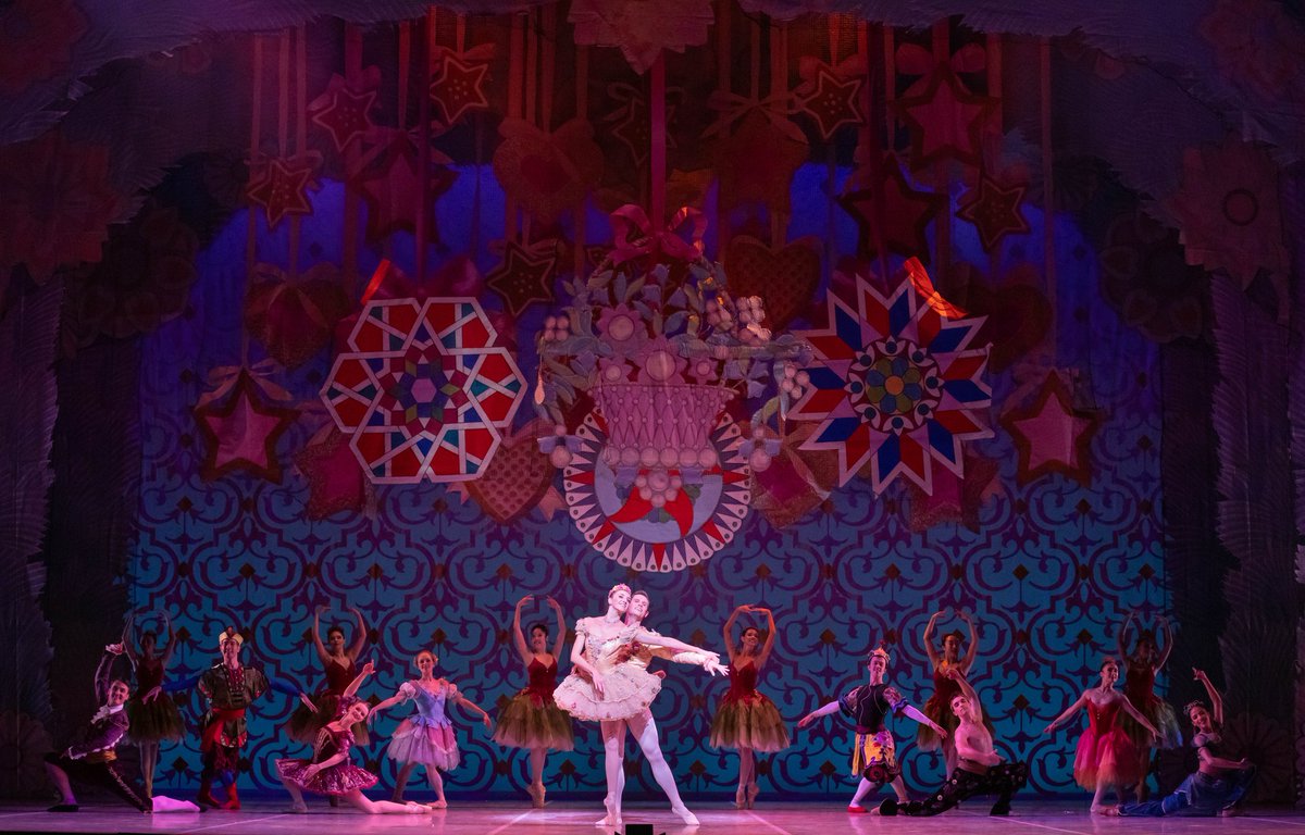 ⭐ Magic is everywhere. You only need to look for it. ⭐ 

THE NUTCRACKER
December 6-23 | The Long Center
🎟️ Tickets $20-$125 ➡️ balletaustin.org/performances/t…

#balletaustin #StephenMills #NutcrackerATX