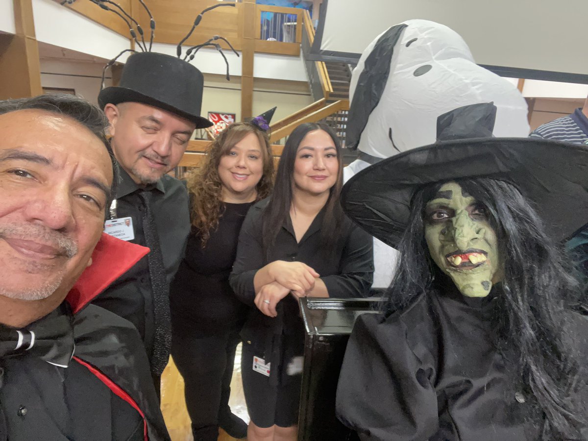 pacovey's tweet image. @YsletaISD #YISDFSP is a festive hardworking group that just keeps growing! Awesome department to be part of!   #DistrictofChampions #ExcellenceByDesign
#ServiceExcellence