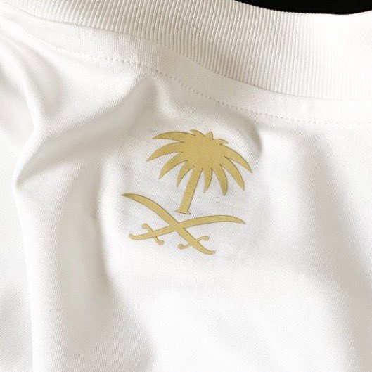 AL_Casber's tweet photo. @AlNassrFC بمناسبة هالفوز العظيم والجميل سحب على تيشيرتين النصر الأبيض ويوصلك لحد باب بيتك 

-تابعني @AL_Casber 
-رتويت 

ابى اسحب من الرتويت وبالتوفيق للجميع 💛🤍 https://t.co/UNdcWIkDzY