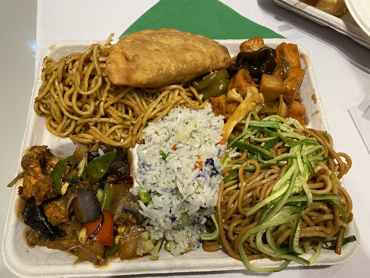 CoolSchoolFood's tweet photo. Food Tasting Extravaganza! Eat Up! We are so grateful to our vendors, raffle donors, sponsors, volunteers, and supporters. Thank you for making this an amazing and delicious event!!!

@veggiegrub1 @American Bean @Fruit Bliss @Milkadamia @treeline_cheese @Spicy Moon https://t.co/Mc4o9DbAGe
