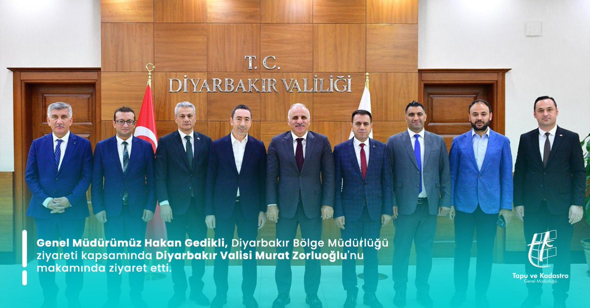 tkgmgovtr's tweet photo. Genel Müdürümüz Hakan Gedikli  Diyarbakır Valisi Murat Zorluoğlu'nu makamında ziyaret etti. Bölgedeki çalışmalarla ilgili karşılıklı fikir alışverişinde bulunuldu. Sayın valimize misafirperverliği için teşekkürlerimizi sunarız. #tapukadasto #diyarbakır https://t.co/NWiQ790iV2