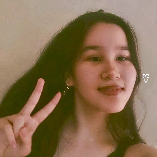 AlinejadMasih's tweet image. This is #ArezooKhavari, a 16-year-old who took her own life after relentless harassment by her school principal over the Islamic hijab.

Her smile, her beautiful hair, and the victory sign in this photo break my heart. She was just a teenage girl who wanted the simple freedom to…