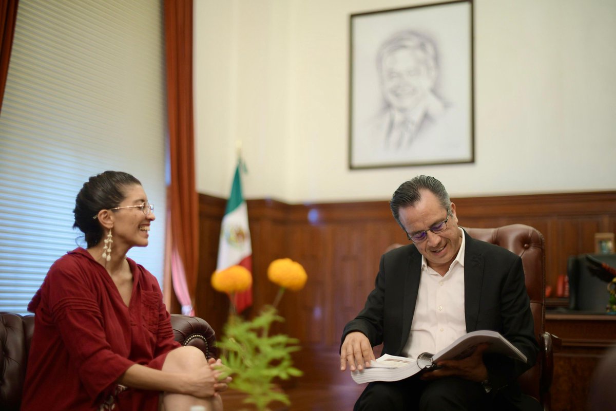 WalMtzOlvera's tweet photo. 🤓 Con la revisión del Gobernador ,@CuitlahuacGJ ya van los primeros tomos del 6o Informe a la imprenta 📃🖨️.

@PROGOB_Veracruz
Y tú ¿Eres #TeamProgob?
#Progob 
#TrabajamosconResultados
#JuntasTransformando 
#Veracruz 
#TransformamosBienAVeracruz https://t.co/6W5Pv5cFav