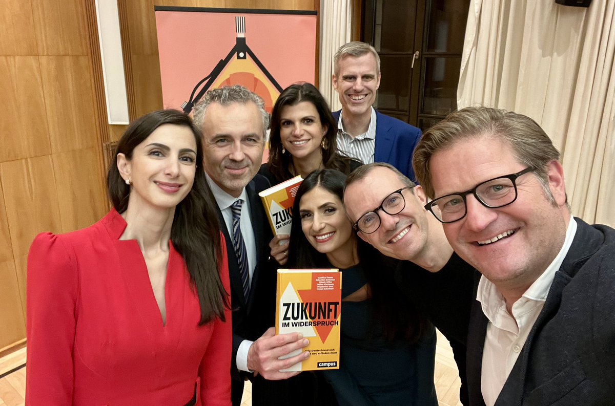 Bevor alle nur noch 🇺🇸 im Kopf haben. Widersprüche aushalten. Beide Seiten der Medaille kennen. Konstruktiv Lösungen finden - dieses Buch zeigt, wie es geht. Lesetipp! Gerade jetzt. #AnahitaThoms <a href="/dettmers/">Sebastian Dettmers</a> <a href="/fabkienbaum/">Fabian Kienbaum</a> #GülsahWilke #MagdalenaOehl, #HaukeSchwiezer, <a href="/tj_tweets/">Thomas Jarzombek</a>