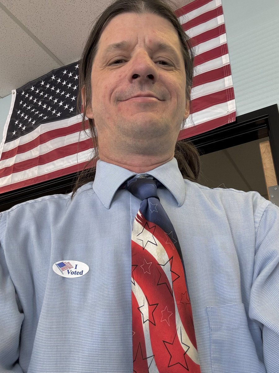 StapletonTodd's tweet image. Cast my vote in AZ today to end Trump once and for all. It’s time to put Kamala Harris and Tim Walz in the White House. LET’S WIN THIS THING!!

#BlueWave2024 
#BlueWaveRising 
#TrumpIsGoingDown 
#TrumpismSucks
#HarrisWalz2024InALandslide