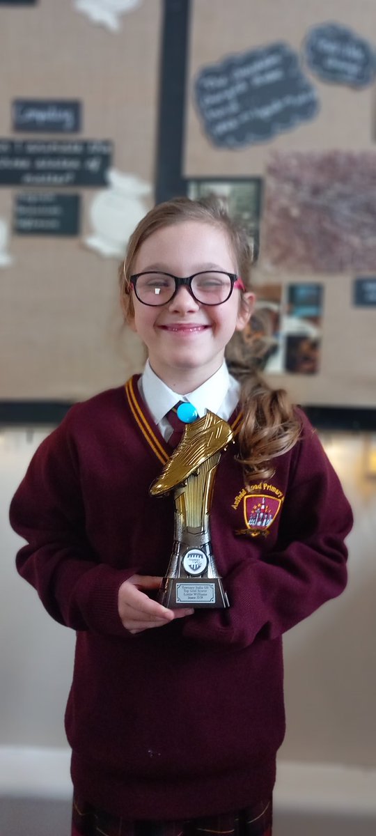 MSAnfieldRoad's tweet photo. Our Lottie has got yet another award🏆This time for being the highest goal scorer of the season⚽️There is no stopping her🙌🏾@AnfieldRoadY4 @AnfieldPrimary @AnfieldRoadPE @LiverpoolFCW https://t.co/7GA8CidoTA