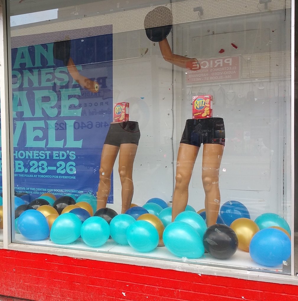 Roadstories's tweet photo. #Top4Theme #Top4Signs from Canada...
Bizarre Honest Ed's Dept Store Ritz Cracker dummies
The Centre of Canada, The Gray Homestead, Algonquin Prov. Park @obligatraveler @OdetteDunn
@pipeaway_travel @intheolivegrov1 https://t.co/RByWyomNdH