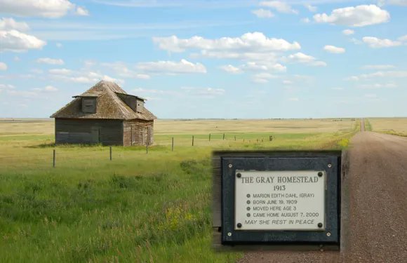 Roadstories's tweet photo. #Top4Theme #Top4Signs from Canada...
Bizarre Honest Ed's Dept Store Ritz Cracker dummies
The Centre of Canada, The Gray Homestead, Algonquin Prov. Park @obligatraveler @OdetteDunn
@pipeaway_travel @intheolivegrov1 https://t.co/RByWyomNdH
