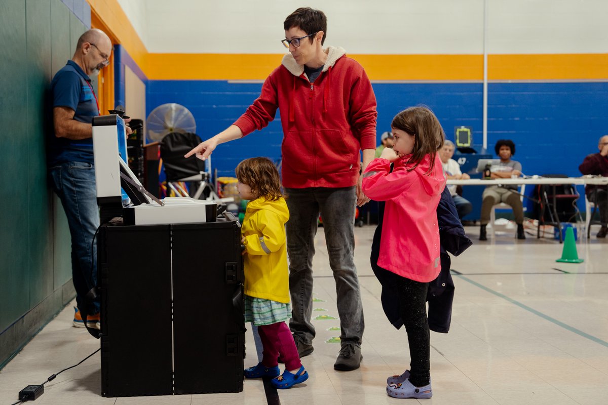A deluge of downpours and some power outages can't stop <a href="/stl_board/">STL City Board Of Election Commissioners</a> and @stlouiscovotes residents from taking to the polls. 

More soon from #ElectionDay from the <a href="/stlpublicradio/">St. Louis Public Radio</a> team at stlpr.org.