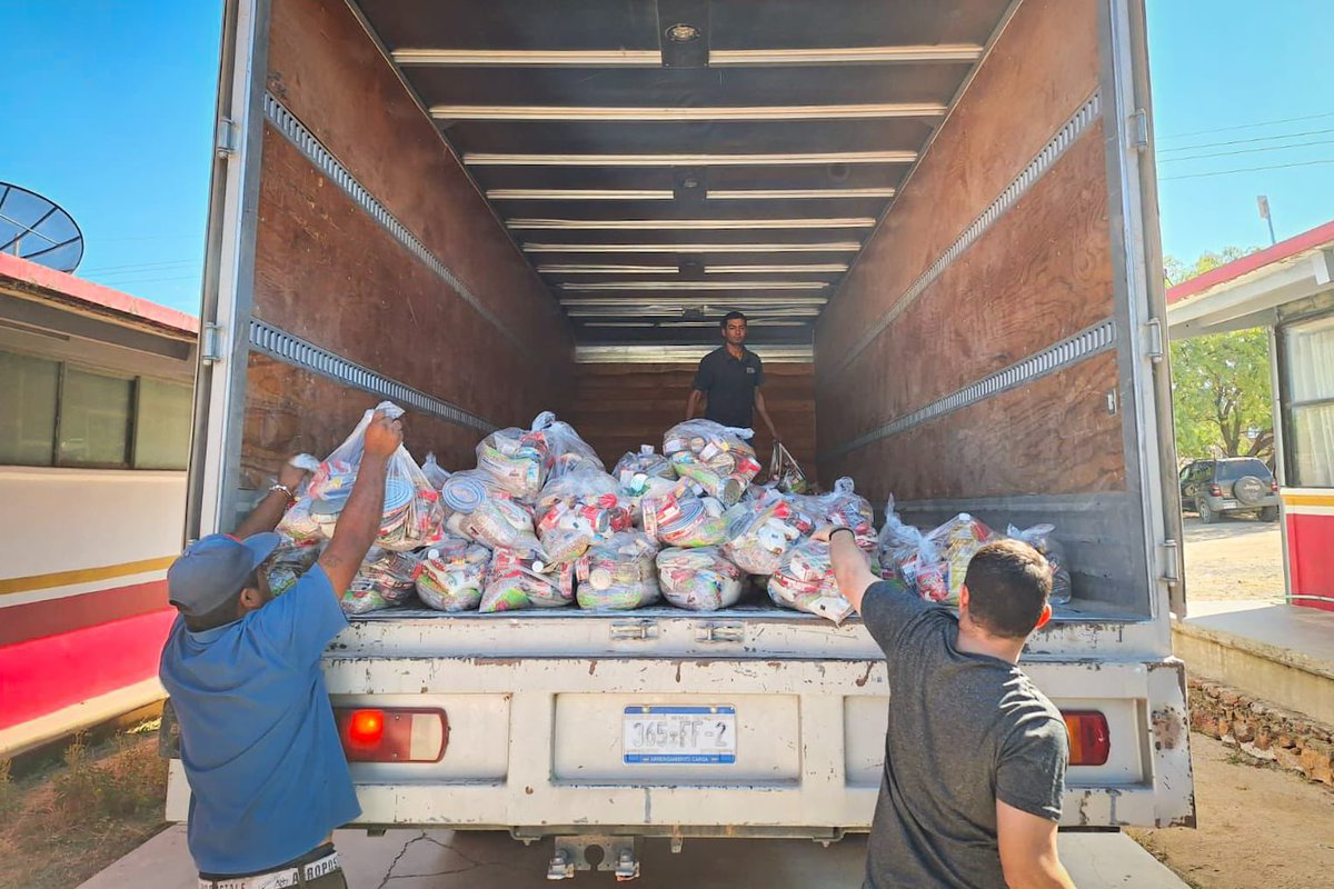SonoraBienestar's tweet photo. 🔶 En seguimiento al Plan de Justicia Guarijío - Makurawe, el @gobiernosonora a través de #Sedesson hizo entrega de paquetes alimentarios en la comunidad de San Bernardo, beneficiando a 400 familias pertenecientes a los municipios de Álamos y Quiriego.
#CompromisosFirmes https://t.co/jEVuQBLdl7