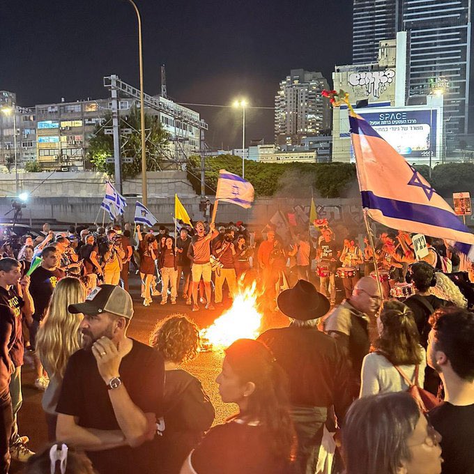alihonrado's tweet photo. 🚨🚨🚨#BREAKING 🚨🚨🚨
⚠️ Netanyahu just FIRED his Defense Minister! Gallant’s call to pause judicial overhaul leads to shockwaves in Israel—military divided, protests surge, and security risks skyrocket! Is this the beginning of a national crisis? 🇮🇱🔥
 #Israel
#civilwar https://t.co/0JLYyGWQnN