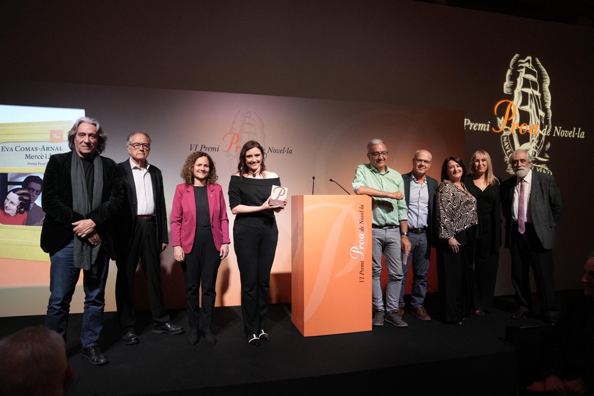Ed_proa's tweet photo. Eva Comas-Arnal (@evacomasarnal) és la guanyadora del VI Premi Proa amb la novel·la ‘Mercè i Joan’.

Una obra que ficciona per primera vegada la polèmica relació amorosa de Mercè Rodoreda i Armand Obiols.

Enhorabona! https://t.co/00dGitMzia