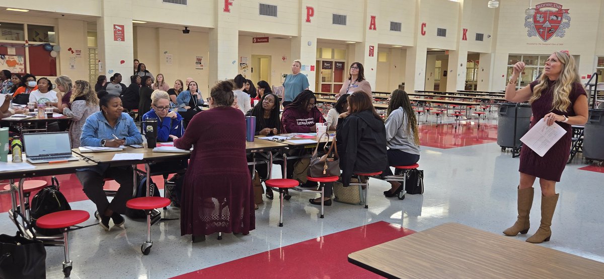 MarableRobyn's tweet photo. Wrapping up a great day of job embedded learning for K - 2 Mathematics where we equipped educators with tasks for the classroom. #Henrysolves #MoreLearninginHenry ##WinningforKidsinHenry https://t.co/UIiKLkqP6G