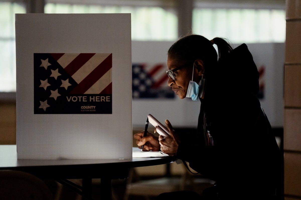 brianmmunoz's tweet photo. One voter tells me she felt like "a wet rat" trying to vote this morning in #StLouis. I can agree I feel the same so far during today's #ElectionDay. #stlwx

Photos: Brian Munoz / @stlpublicradio https://t.co/pMlWRL7bGR