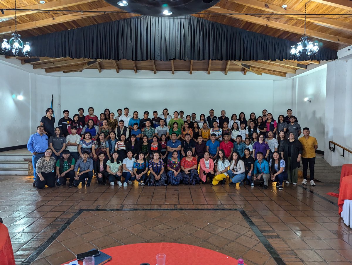 UEGuatemala's tweet photo. Conversamos con jóvenes de diferentes regiones y lugares de #Guatemala 🇬🇹 sobre sus ideales y desafíos. La #UE 🇪🇺 cree en la juventud y apoya su desarrollo. Gracias a @mercycorps, @ActionAid, @educo_ONG, @trocaire y @AVSFlatam por resultados del proyecto #JuventudesEmpoderadas. https://t.co/4SY4Dz906o