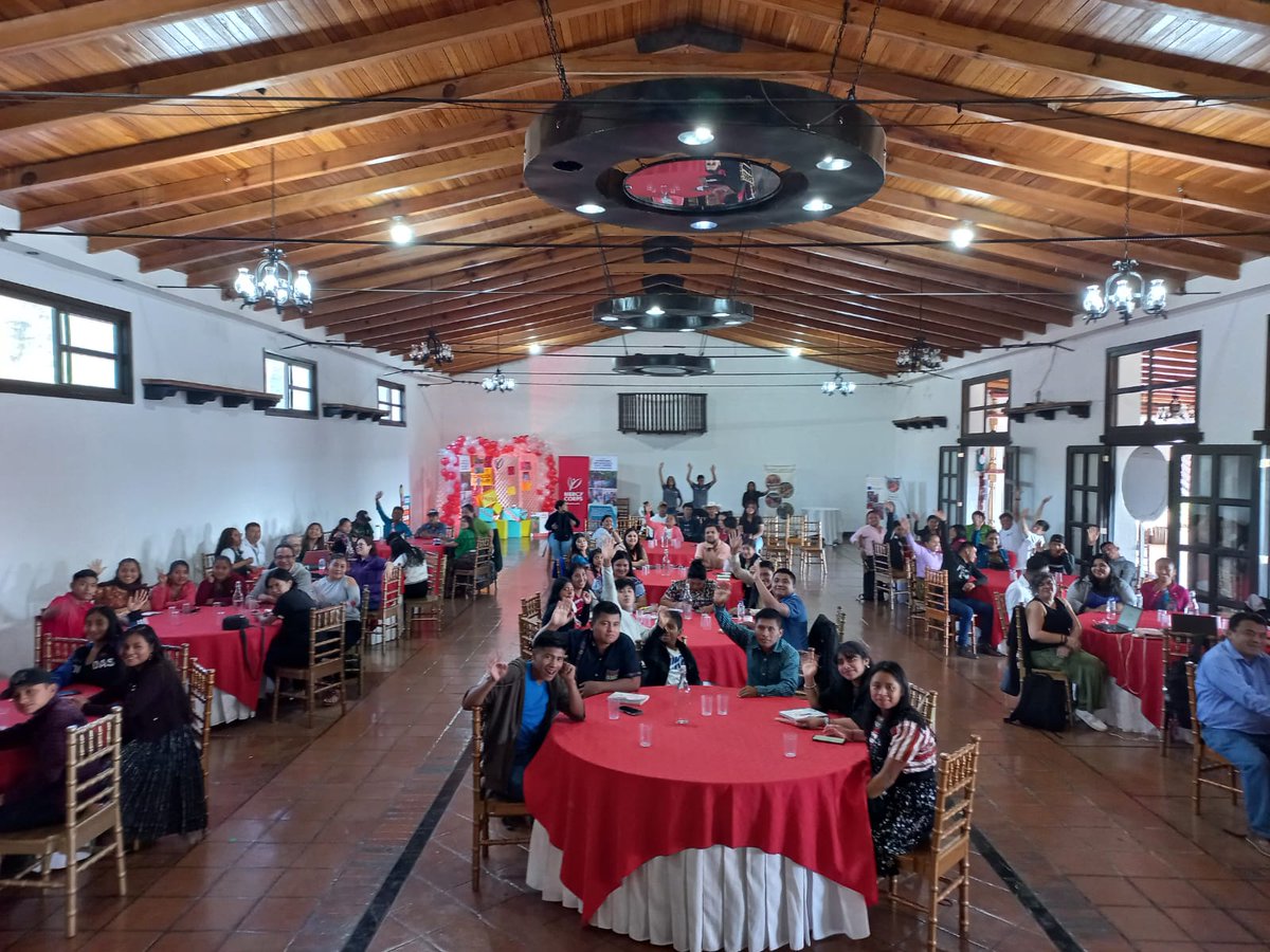 UEGuatemala's tweet photo. Conversamos con jóvenes de diferentes regiones y lugares de #Guatemala 🇬🇹 sobre sus ideales y desafíos. La #UE 🇪🇺 cree en la juventud y apoya su desarrollo. Gracias a @mercycorps, @ActionAid, @educo_ONG, @trocaire y @AVSFlatam por resultados del proyecto #JuventudesEmpoderadas. https://t.co/4SY4Dz906o