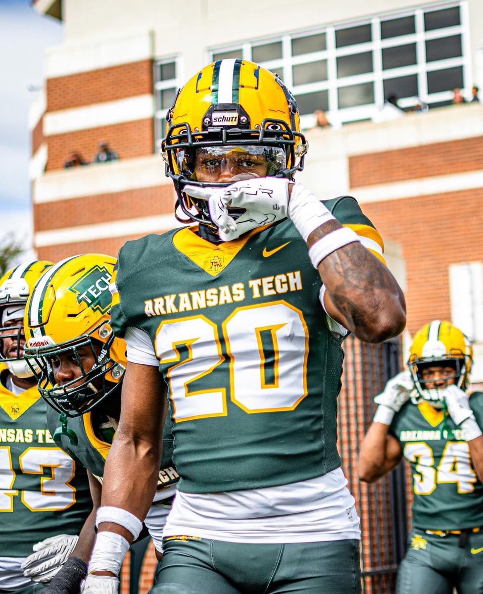 #AGTG Blessed to receive an offer from The Arkansas Teck university 💛💚 <a href="/CoachKVA/">Kendrick Van Ackeren</a> <a href="/coachcannon97/">Coach Sean Cannon</a> #GS🙏🏽