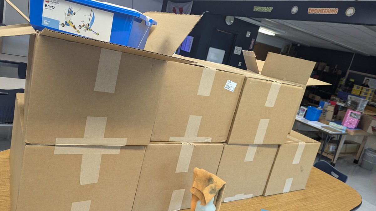 coachthomastech's tweet photo. Like Christmas when you get a few LEGO BricQ Motion Prime sets #legointheclassroom. @LEGO_Education https://t.co/h5ou4mE8QQ