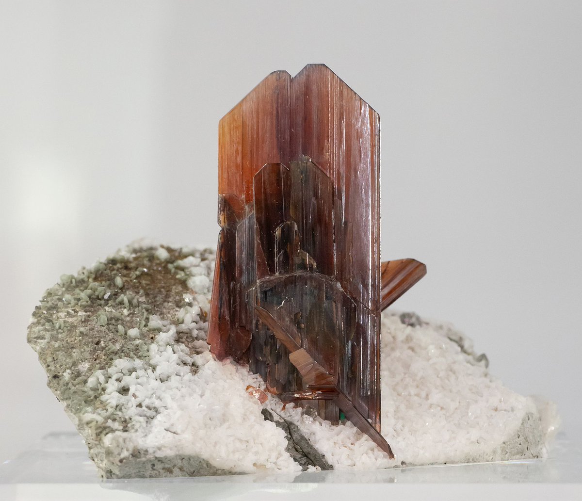 mexporg's tweet photo. Top #Brookite on matrix from Ghatt Mine, Kharan District, Pakistan (crystal ~8 cm).
#minerals #crystals #mineralcollecting #mineralexpert #rockhounding #mineralogy https://t.co/OLmwuA6dgN