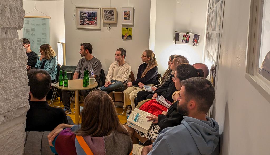 Y hoy hemos vuelto a <a href="/tiposinfames/">Tipos Infames</a> para charlar de DÍA, la última novela de Michael Cunningham, autor galardonado con el Pulitzer por LAS HORAS. Nos muestra el retrato sensible y elegante de una familia poco convencional, y reflexiona sobre la felicidad, el amor y la tristeza.