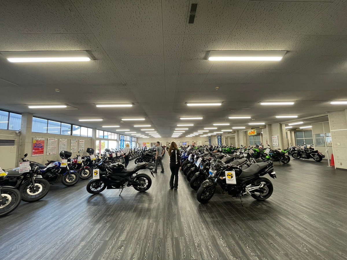 LS_Hayabusa's tweet photo. 福岡⇄愛媛　地獄の弾丸納車ツーリング完了！今回はあおいのCB250R納車でした。

免許取りたて2人を含む3人の女性ライダーに感服します。

最高のバイク屋さんまた会いましょう！

#BVCバイクセンター四国
#バイク納車 https://t.co/kQduFFCltW