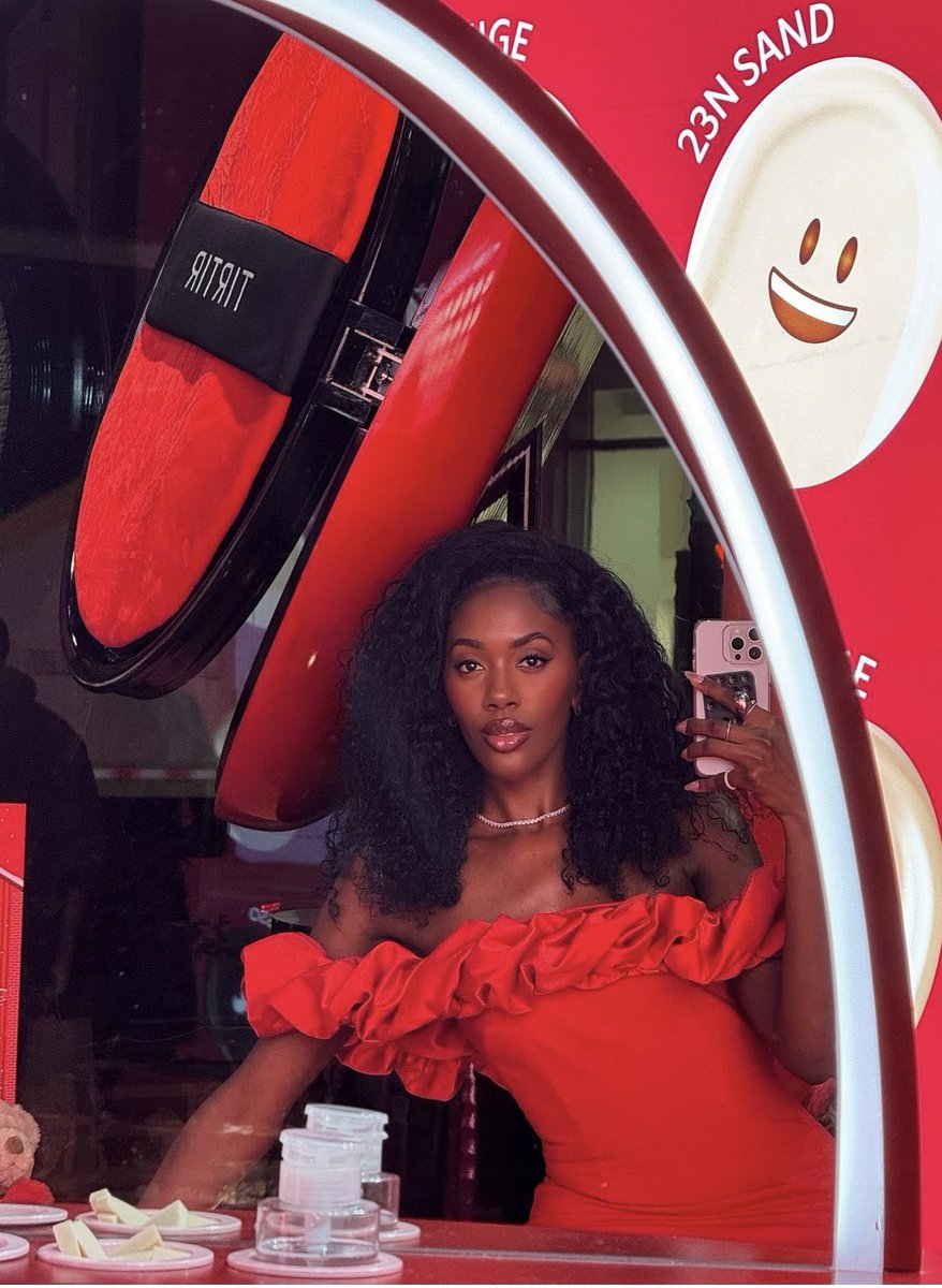 Esha Glows tweet media