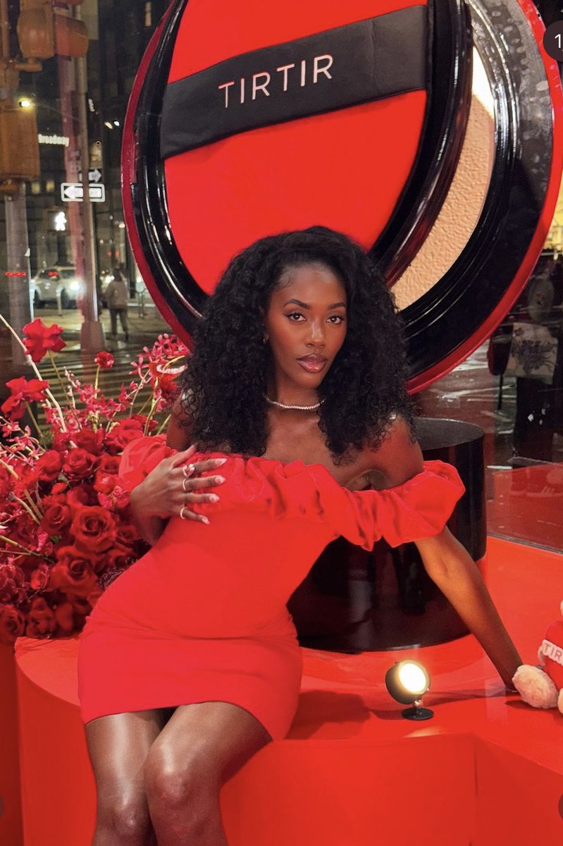 Esha Glows tweet media