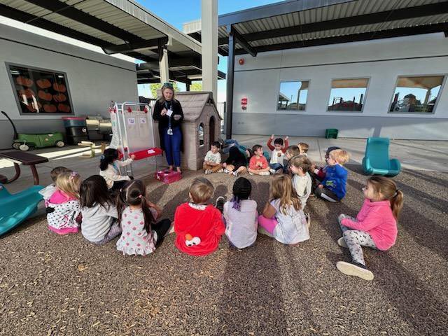 CommunityDv's tweet image. Norterra Canyon Preschool voted today. The children casted their voted between cereal or a bagel for their snack today. ♥️🤍💙 @dvusd @norterra_canyon_school #wevegotwhatyouwant