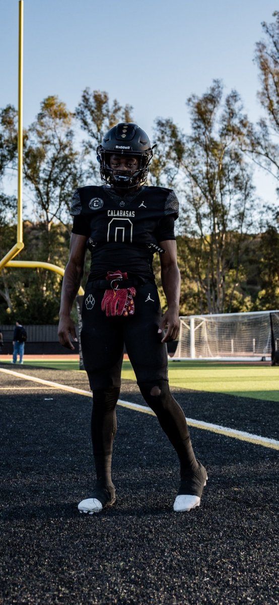 10 Game- Junior Season Tape

hudl.com/v/2QeRng

1400 All Purpose yards 
1100 Rushing yards 
59 Total tackles (33 solo)
10 TDS (9 Rushing Tds)