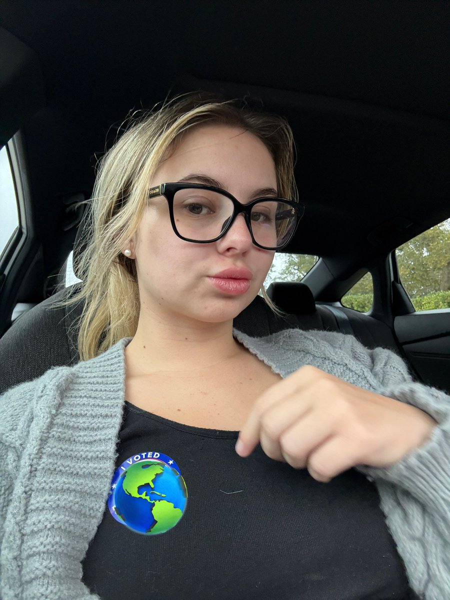 ariabanksx's tweet photo. As long as women vote we have a voice!!!Together we have the strength to take back our rights and provide equality, safety and opportunity to the young women of the future. Can’t wait to be a part of HERstory💙💙💙 https://t.co/04wq2r3D7P