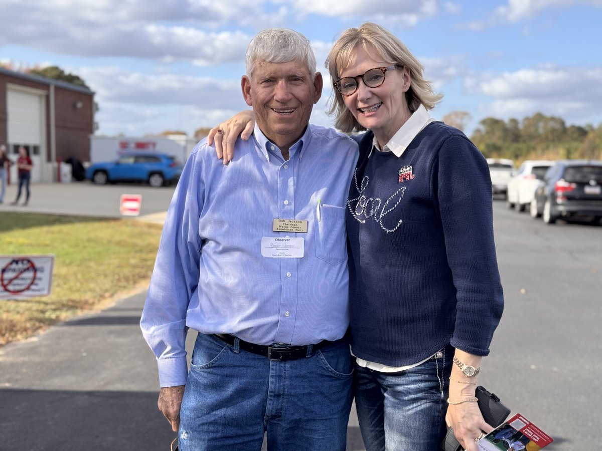 lauriebuckhout's tweet image. Last stop of the day: WAYNE COUNTY!

So awesome seeing supporters turning out at the Wayne precinct.

Let’s get this thing DONE! 🇺🇸🇺🇸🇺🇸 #NC01