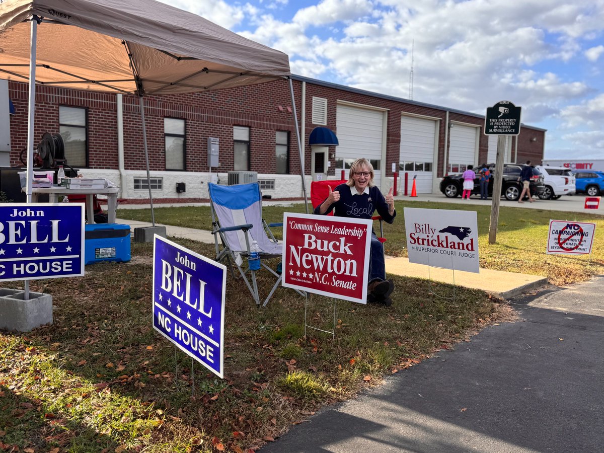 lauriebuckhout's tweet image. Last stop of the day: WAYNE COUNTY!

So awesome seeing supporters turning out at the Wayne precinct.

Let’s get this thing DONE! 🇺🇸🇺🇸🇺🇸 #NC01
