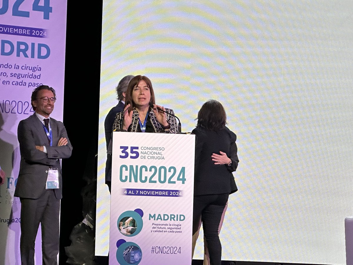 MarianMayo's tweet photo. Muy contenta de que la @raquelsanchezdr haya sido nombrada como presidenta de la @aecirujanos. Sin duda ella y el magnífico equipo que la acompañan  lo harán genial  a lo más alto .@raquelsanchezdr  @BalibreaJose  Dr. Blas Flor y Dra @Sgbotella .  🔝🔝🔝 https://t.co/C168CzB9yi