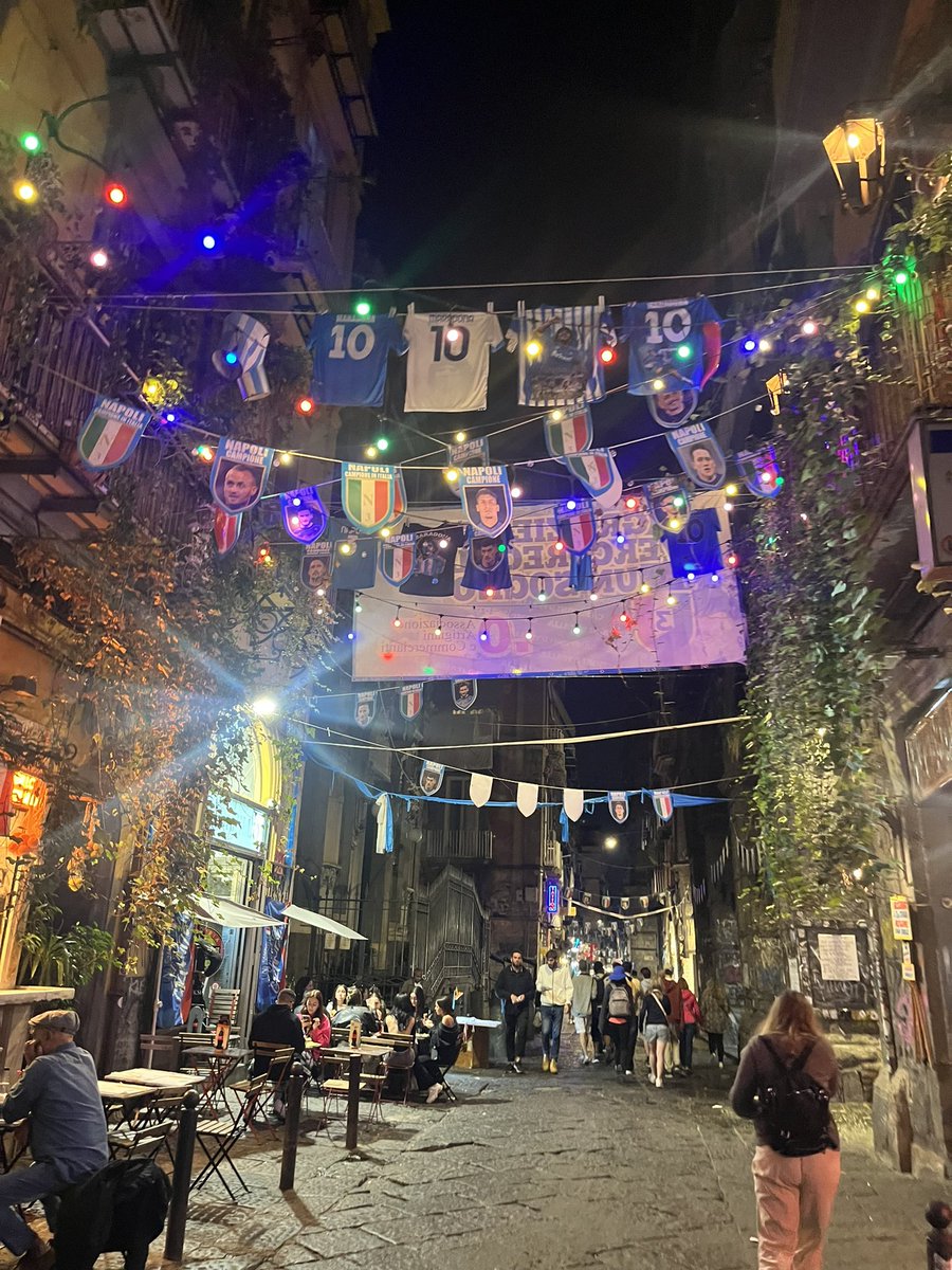 TiffinClassics's tweet photo. Napoli by night! https://t.co/RPoOVmgiIO