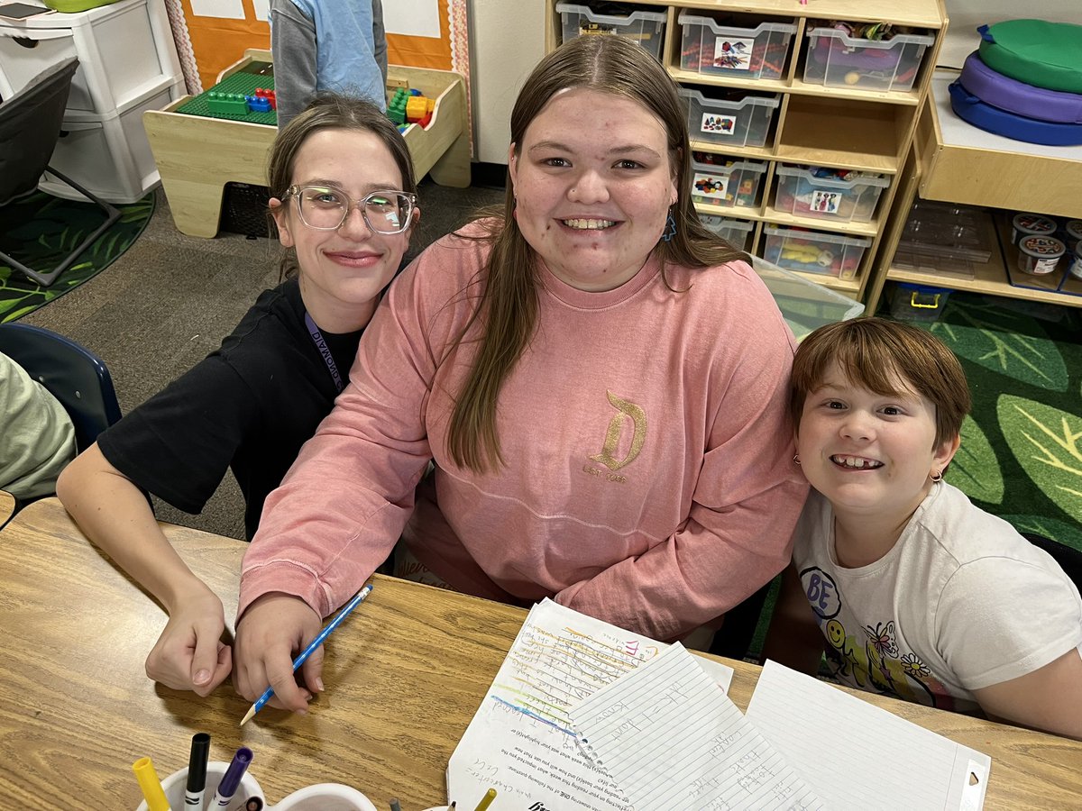 CommunityDv's tweet image. Diamond Canyon Coyote Corner B&amp;amp;A enjoyed their pizza party after winning with the most selfies for the Community Ed banner competition. @dvusd @diamondcanyoncoyotes #wevegotwhatyouwant