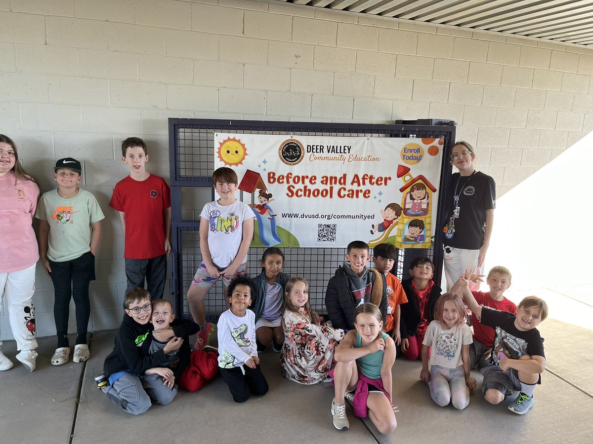 CommunityDv's tweet image. Diamond Canyon Coyote Corner B&amp;amp;A enjoyed their pizza party after winning with the most selfies for the Community Ed banner competition. @dvusd @diamondcanyoncoyotes #wevegotwhatyouwant
