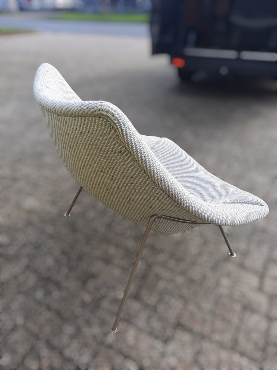 Deze Artifort Oyster stoel mogen herstofferen 
Ook het schuim is vervangen zodat hij weer jaren mee kan

#woonateliermarant  #meubelstoffeerderij #meubelstofferen #vanoudnaarnieuw #upcycling #upholstery #emmeloord