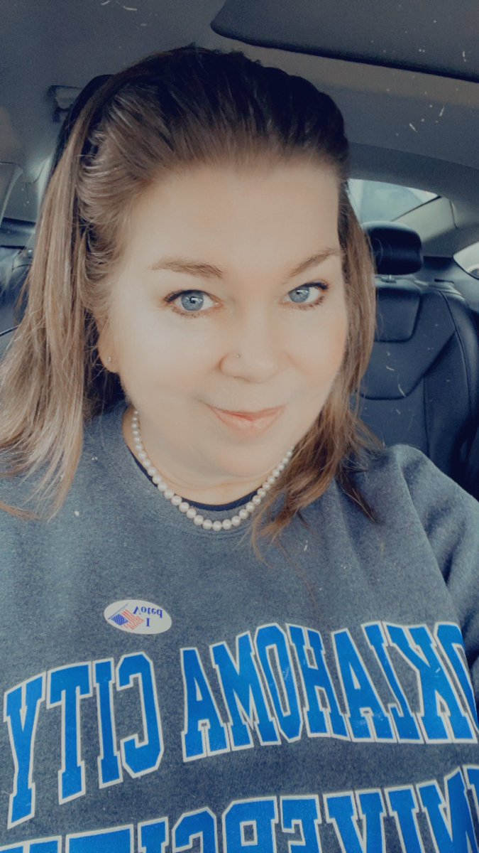 OptiMum_405's tweet photo. @ArtCandee @barbaraevers380 I was in and out in less than 30 minutes at my precinct, even with a fairly long line. It would have been faster to use the “Straight Democrat” option but I wanted to mark the box for the first woman president in American history! #ElectionDay 💙 https://t.co/NFnhxTE0hZ