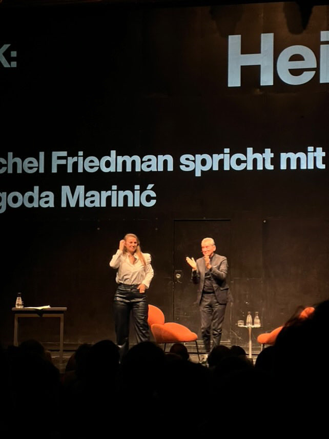 jagodamarinic's tweet photo. Danke München. 🩷💛 #Kammerspiele https://t.co/JImJnbEepG