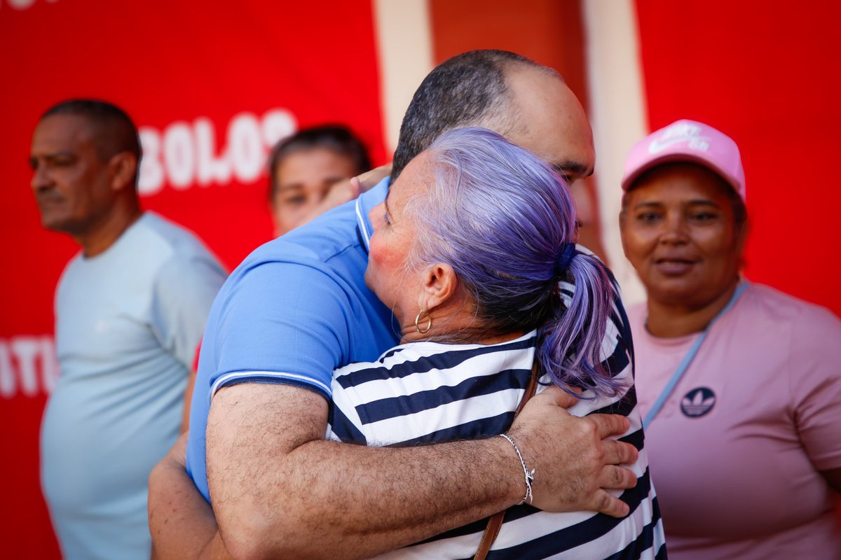 CarlosPinedoC's tweet photo. Esta es la #SantaMarta solidaria, la que sí puede salir adelante. Nuestro equipo de la @SantaMartaDTCH está desde el día uno atendiendo la emergencia y llevando ayudas a San Fernando y barrios aledaños para las familias afectadas por las lluvias de los últimos días. Hoy dedicaremos el día a ayudar en lo que se requiera. De aquí no nos vamos hasta que nuestra gente esté tranquila y segura. ¡San Fernando somos todos!