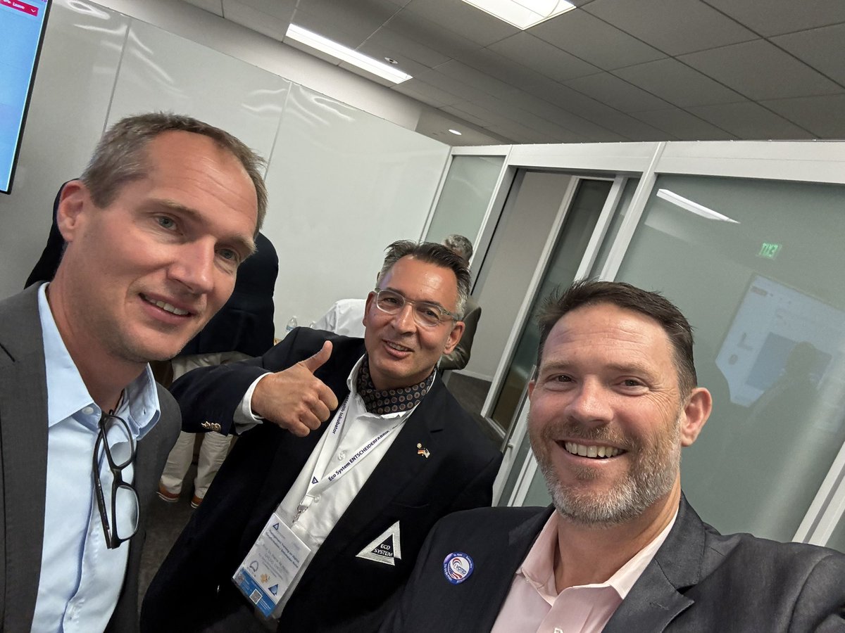 Christopher A. Longhurst, MD (@calonghurst) on Twitter photo Great to host Pierre Meier and team today on their annual learning trip to share some of our latest health tech lessons learned with colleagues across Germany 🇩🇪 
entscheiderfabrik.com/news/vielen-da… Great to host Pierre Meier and team today on their annual learning trip to share some of our latest health tech lessons learned with colleagues across Germany 🇩🇪 
entscheiderfabrik.com/news/vielen-da…