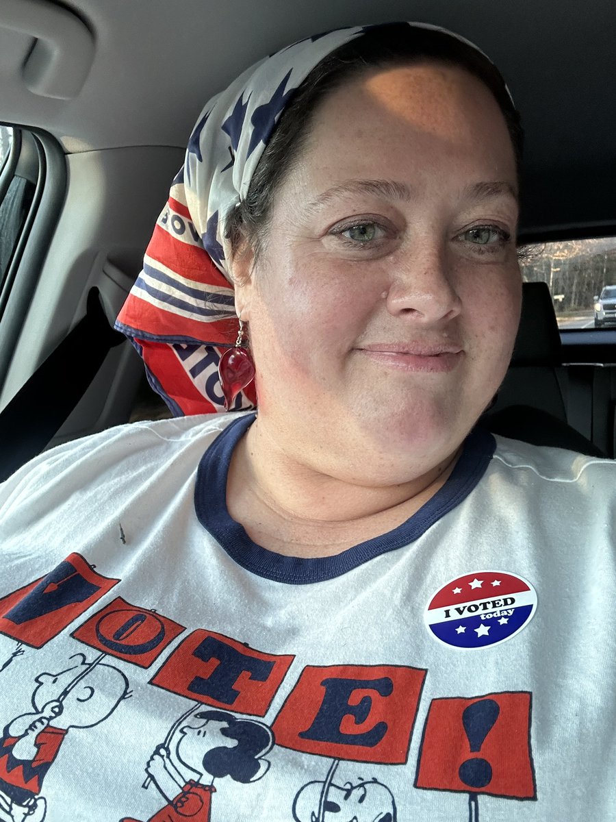 Living in a small town means easy peasy voting! Was still pretty lively for 3:45pm. Avoided the guy collecting signatures for voter ID (no thanks!) and added the final touch for todays outfit! Total time under 10 mins!