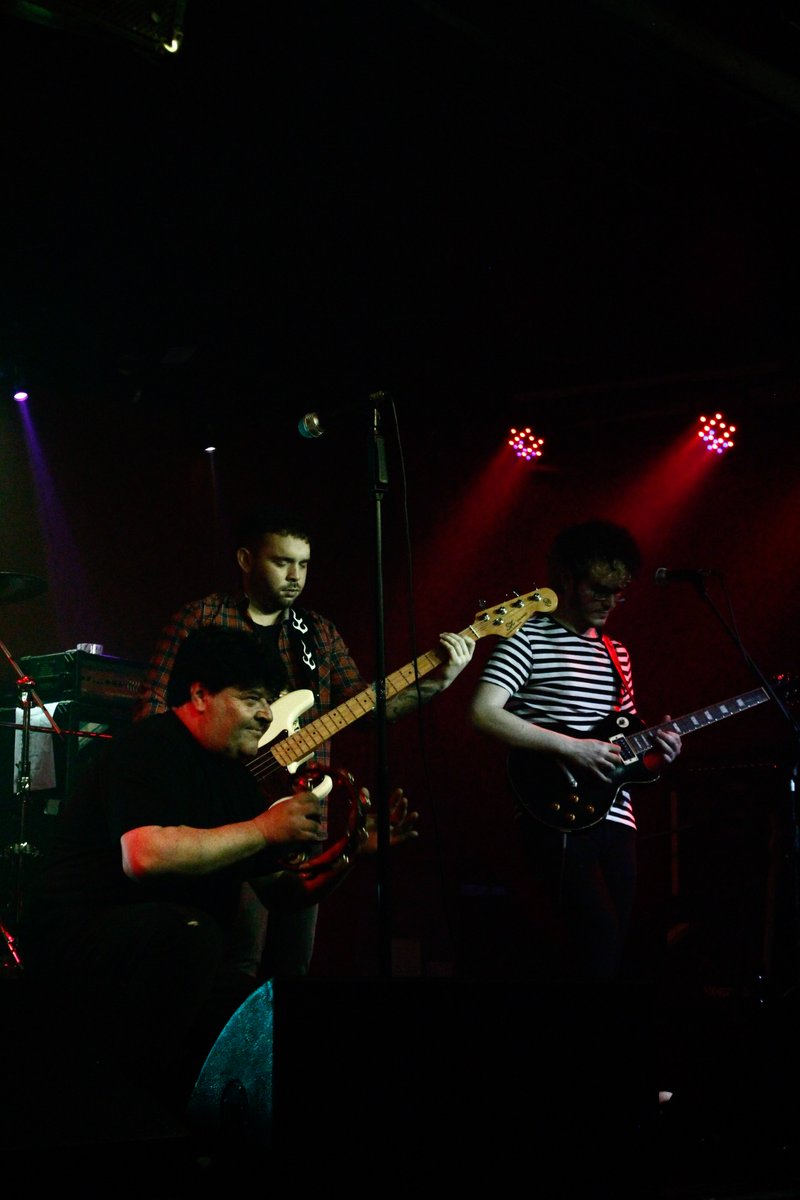 Dosisdevida_'s tweet photo. Algunas postales que nos dejó el show del domingo en el City Bar🎤🥁🎹

Espero que lo hayan disfrutado tanto como nosotros.

Próximas fechas: 

14/12 - 21hs en Alimme bar, Colegiales (Entradas próximamente)

31/01 - 22hs en City Bar, Martínez https://t.co/cZ2rbsRyjl