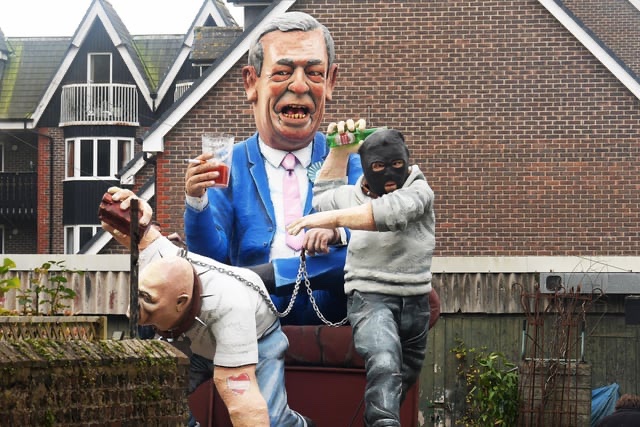 Lewes bonfire effigy this year wasn’t holding back.

#FaragesRiots