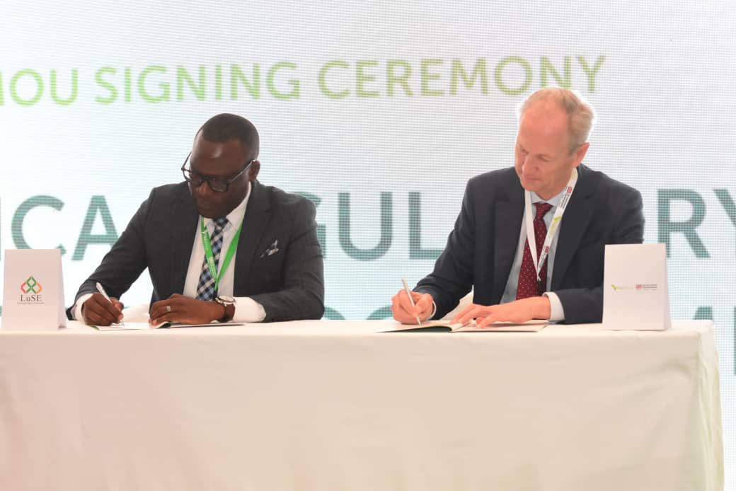 FinInsightZam's tweet image. Breaking: @LuSE_Plc &amp;amp; @FSDAfrica sign MoU to revise LuSE Rules! Streamlining operations, increasing market participation &amp;amp; aligning with global sustainable finance trends. #LuSE #FSDAfrica #SustainableFinance #Zambia"