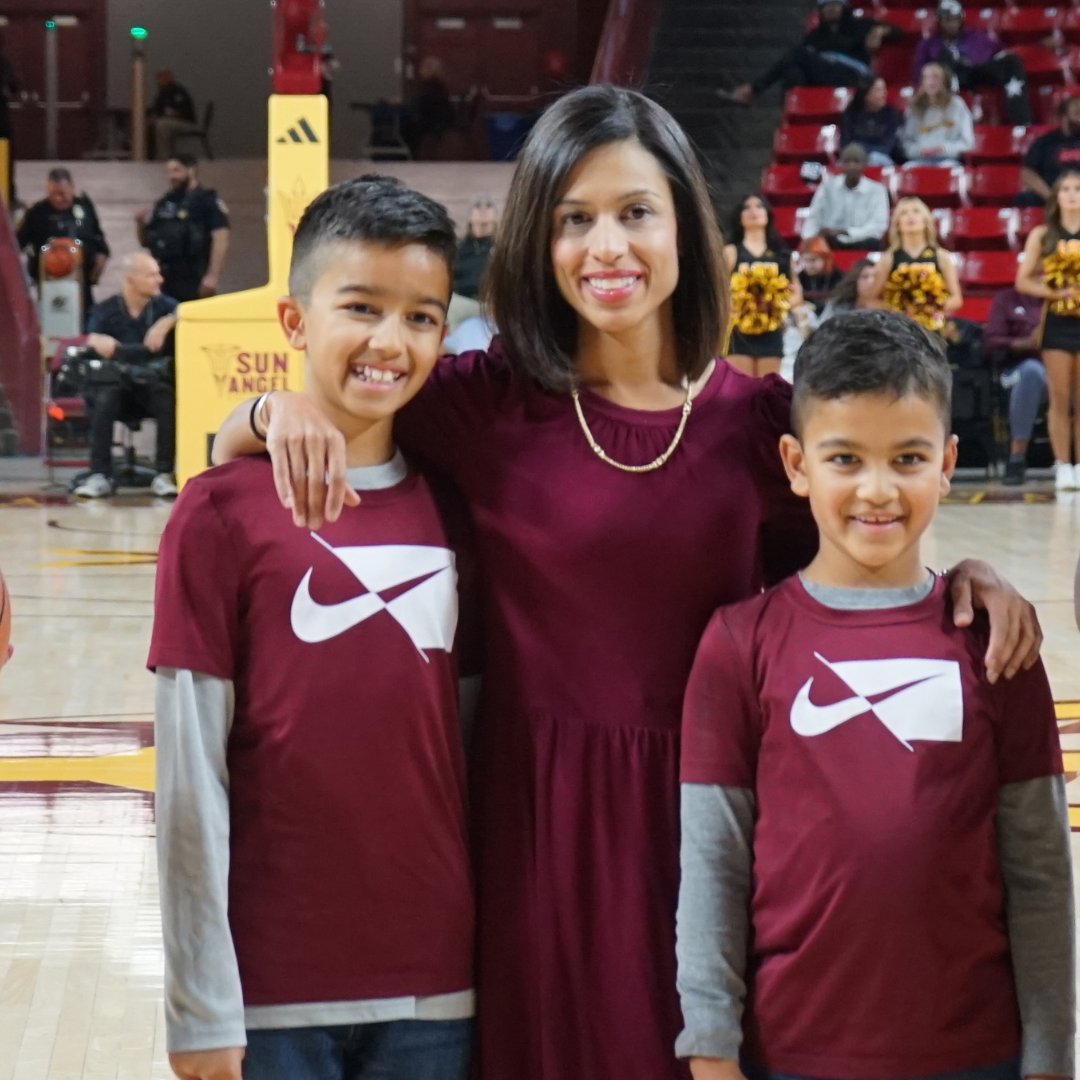 MayoClinic's tweet photo. Last night, Dr. Bhavika Patel accepted the game ball on behalf of Mayo Clinic at the @ASU women’s basketball game. Off the court, Dr. Patel is researching ways to identify breast cancer earlier. Together, Mayo Clinic and ASU are driving innovation. #NCAA @SunDevilWBB https://t.co/oEryuqZ6QA