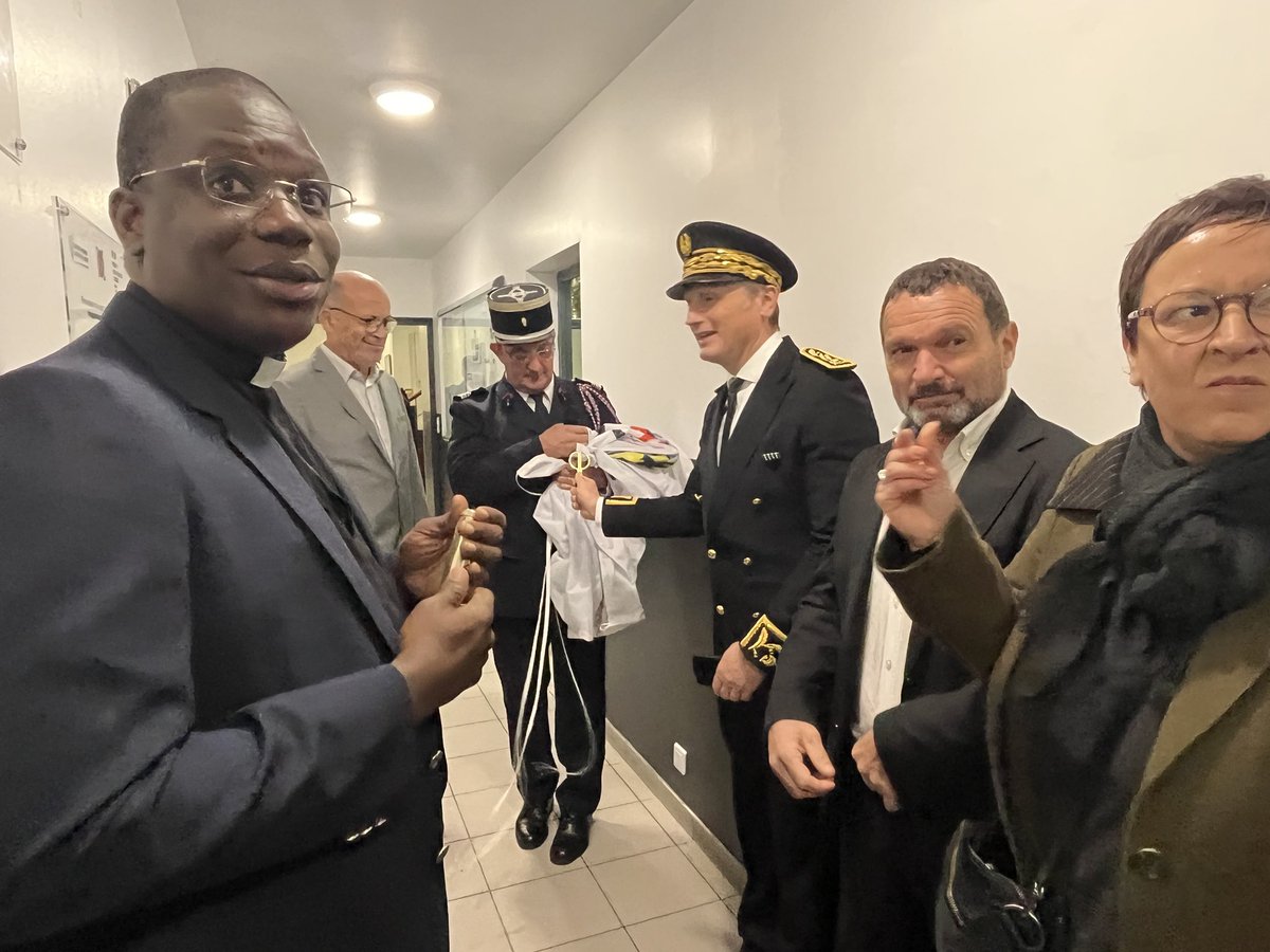 Le centre de secours de #Cervioni rénové inauguré cet après-midi en présence des autorités civiles, militaires et religieuses et des dirigeants du SIS 2B. Cérémonie à l’occasion de la prise de commandement du lieutenant Fabrice Arena qui remplace le lieutenant Jacques Bonavita.