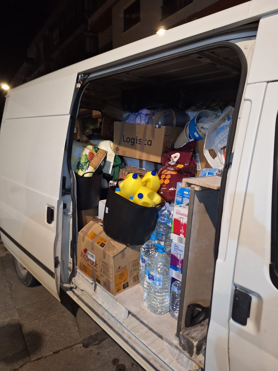 Ayer realizamos el ensayo solidario para recaudar alimentos para la gente afectada por la Dana. Muchas gracias a todos las personas que colaboraron para ayudar a la gente de Valencia.