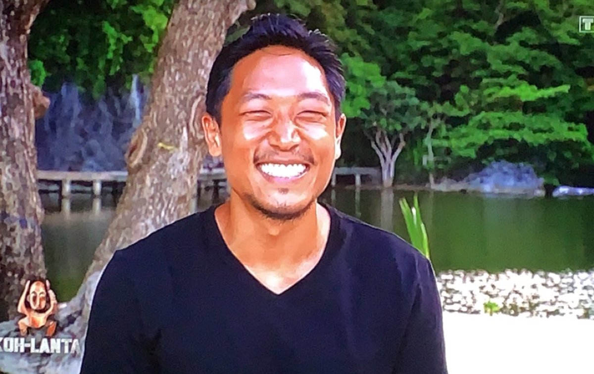 sarahcharah11's tweet photo. Même en tant que membre du jury final il s’amuse encore de l’échec des ex rouges, ce farfadet 😂😂 #KohLanta https://t.co/DeBFtobH7h
